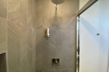 Apartment Ultra Modern 2br Penthouse, Sleeps 5, Beach Front, Pool, Roof Patio, *