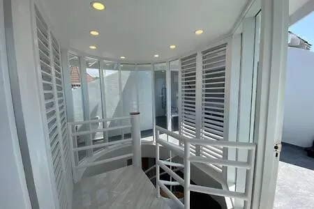Ultra Modern 2br Penthouse, Sleeps 5, Beach Front, Pool, Roof Patio, Apartment